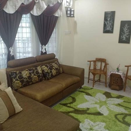 סרי מנג'ונג Kh Homestay Comfy N Calm מראה חיצוני תמונה