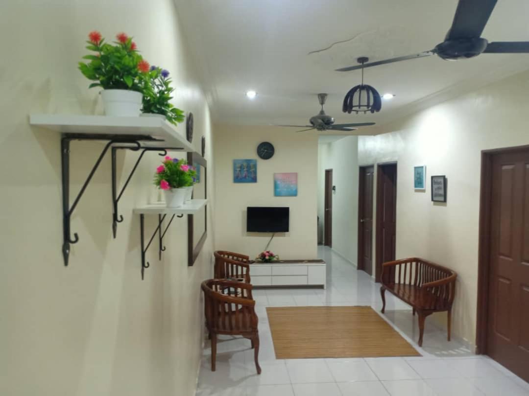 סרי מנג'ונג Kh Homestay Comfy N Calm מראה חיצוני תמונה