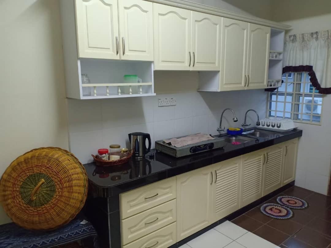 סרי מנג'ונג Kh Homestay Comfy N Calm מראה חיצוני תמונה