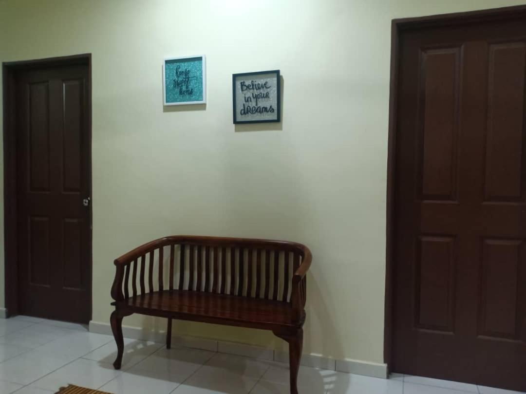 סרי מנג'ונג Kh Homestay Comfy N Calm מראה חיצוני תמונה