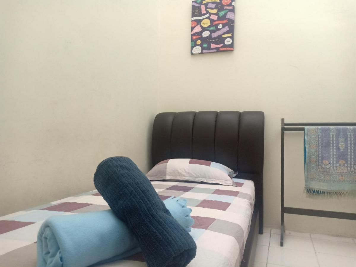 סרי מנג'ונג Kh Homestay Comfy N Calm מראה חיצוני תמונה